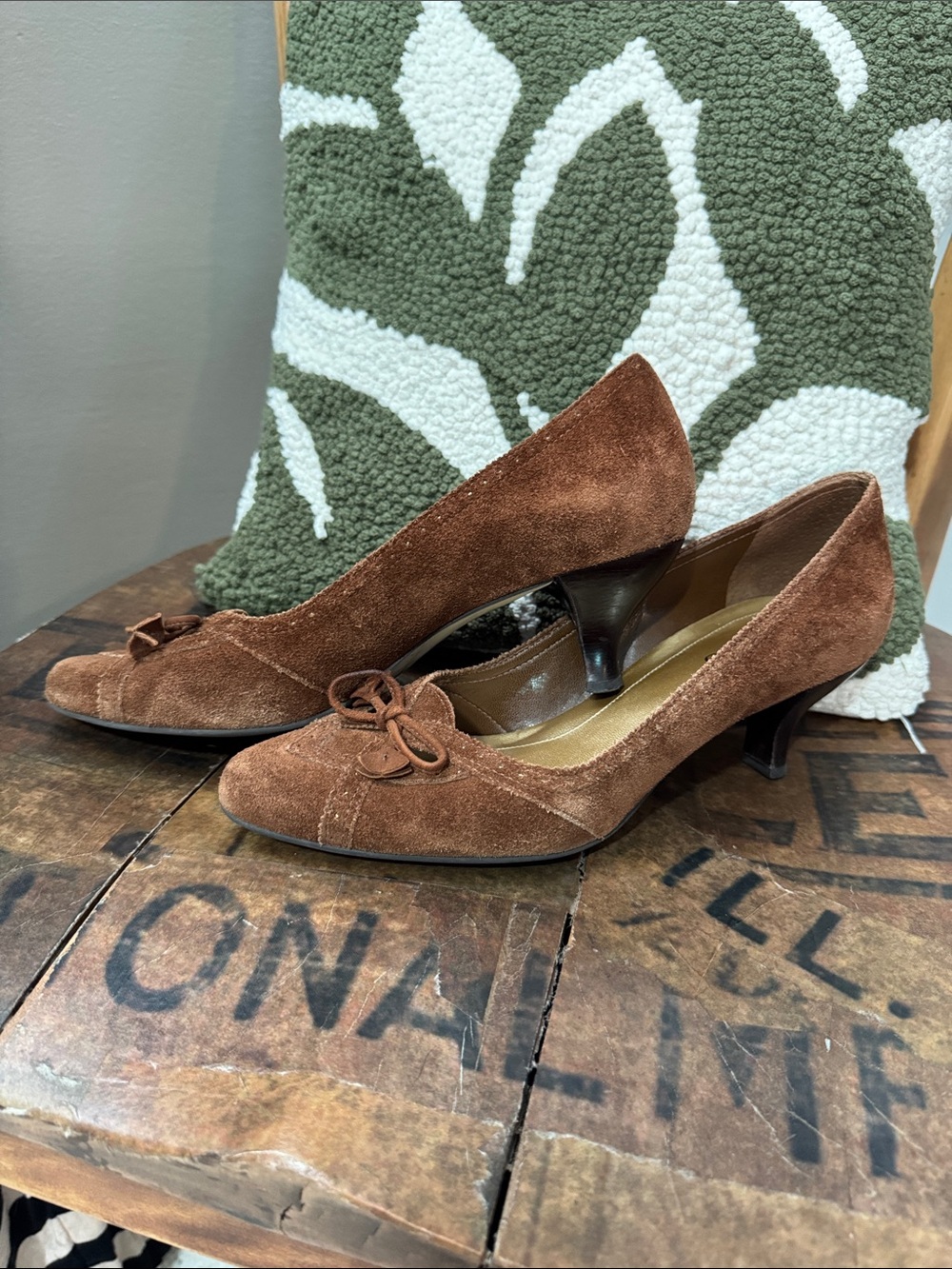 Franco Sarto Brown Suede Bow Pumps Heels Size 8.5M